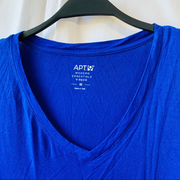 V-neck Ladies T-shirt - Picture 2 of 3